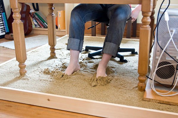 travail-a-domicile-pieds-dans-le-sable